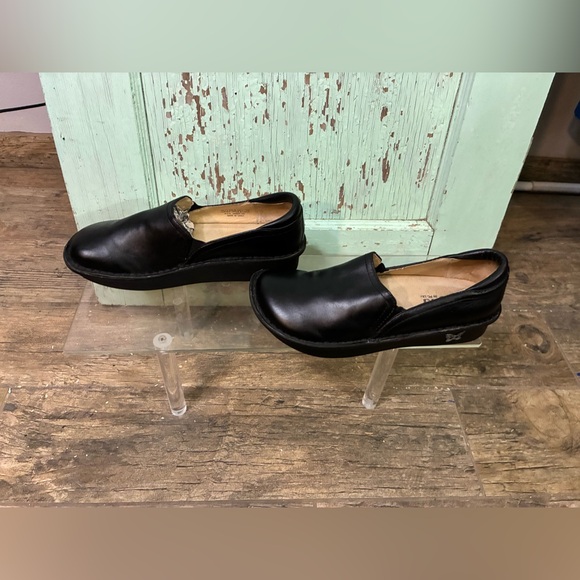 Alegria women’s  Classic Black Slip-On clogs - Picture 3 of 5